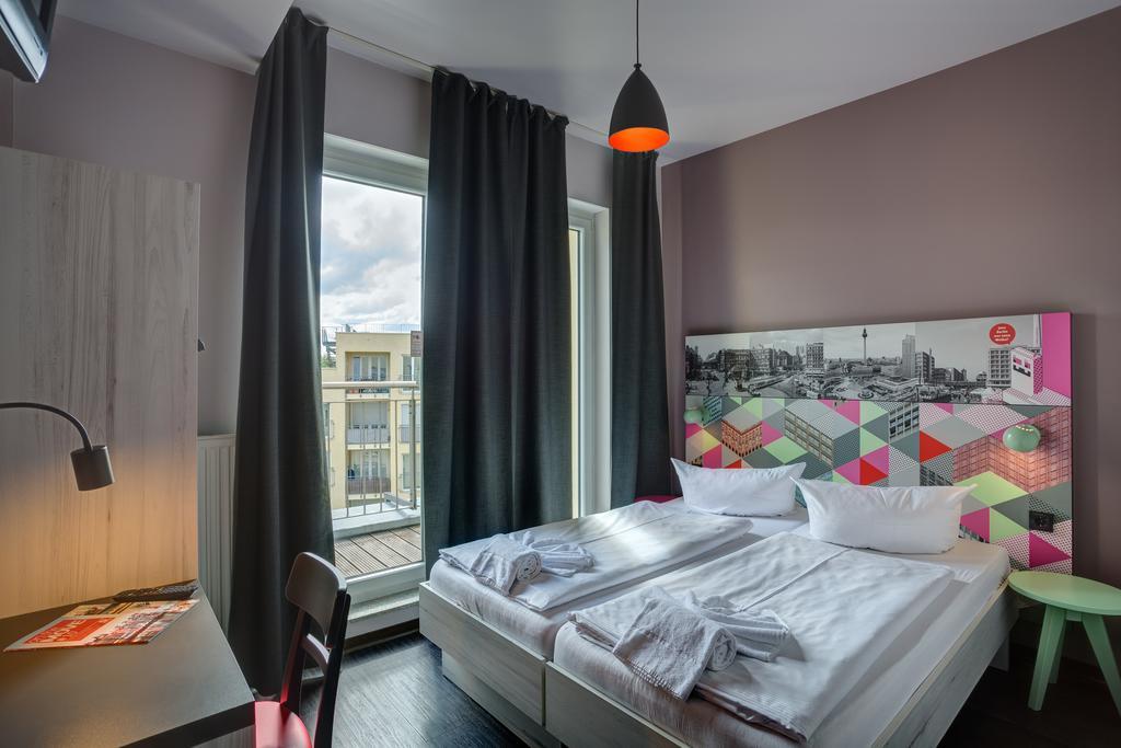 Meininger Hotel Berlin Alexanderplatz Exterior foto